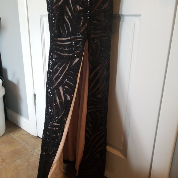 Long black evening gown - Picture 3 of 4